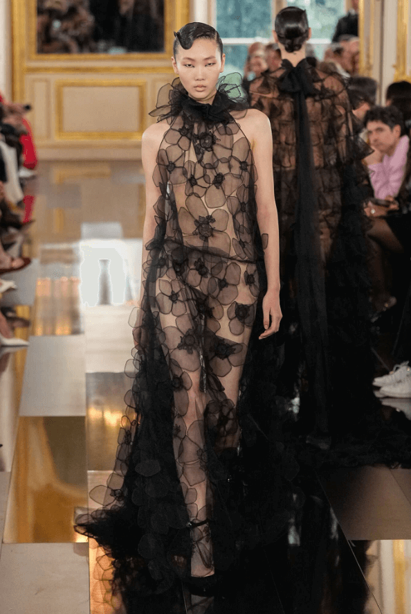 华伦天奴（Valentino）不会在6月展出