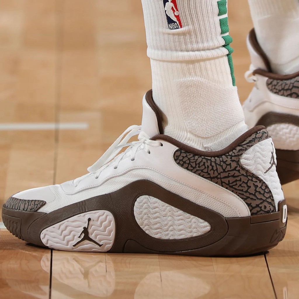 NBA,詹姆斯,德罗赞,东契奇,库里,UA,Nike,Air  NBA 上脚合集！罕见 Kobe 8 亮相！真的美如画！